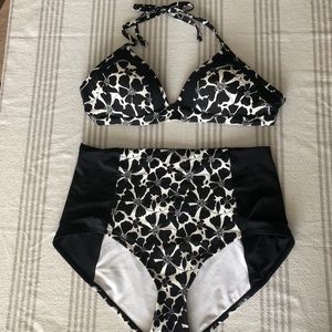 Two pieces bikini with high waisted bottoms
